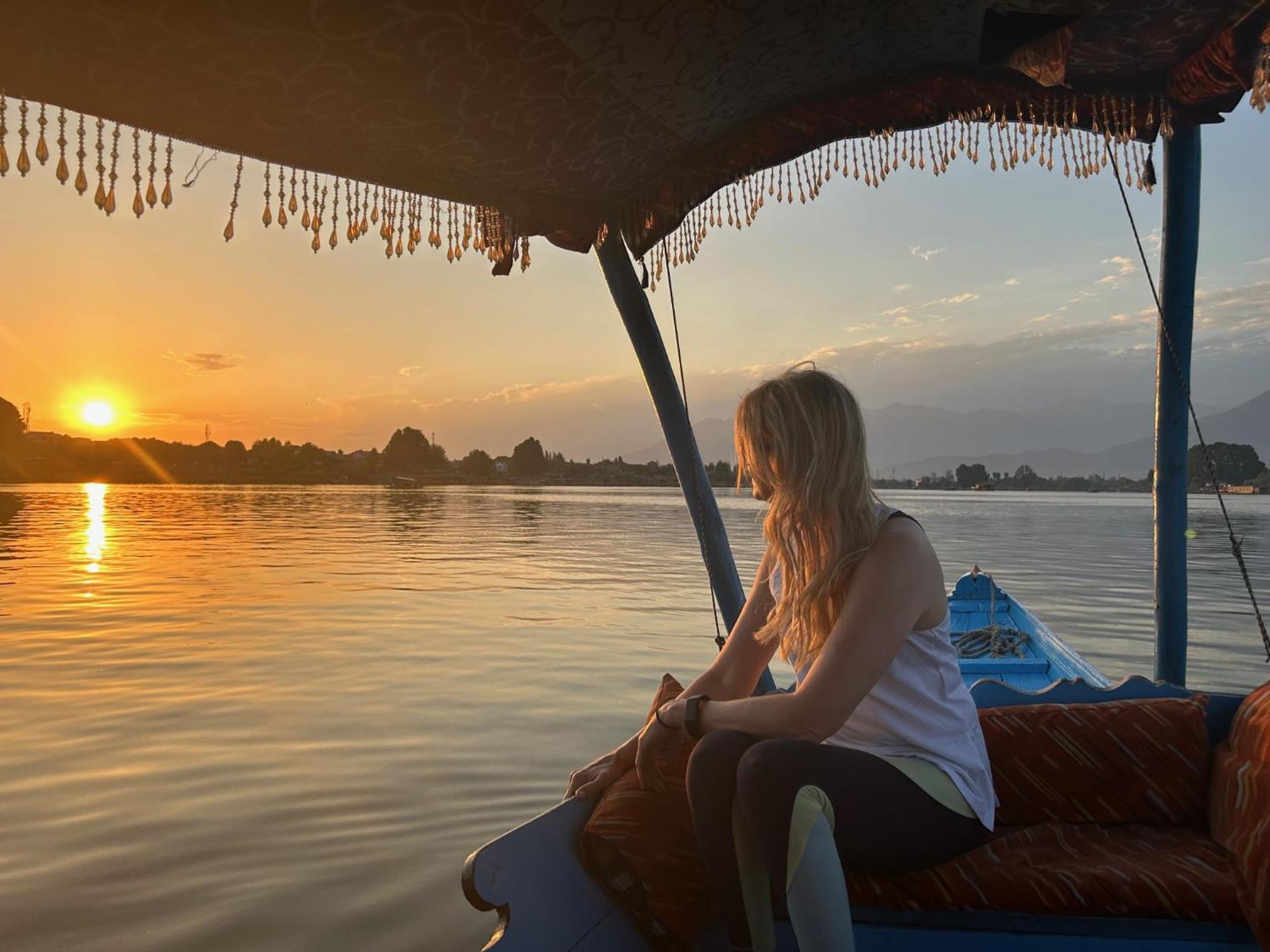 Отель Houseboat Lily Of Nageen Сринагар Экстерьер фото