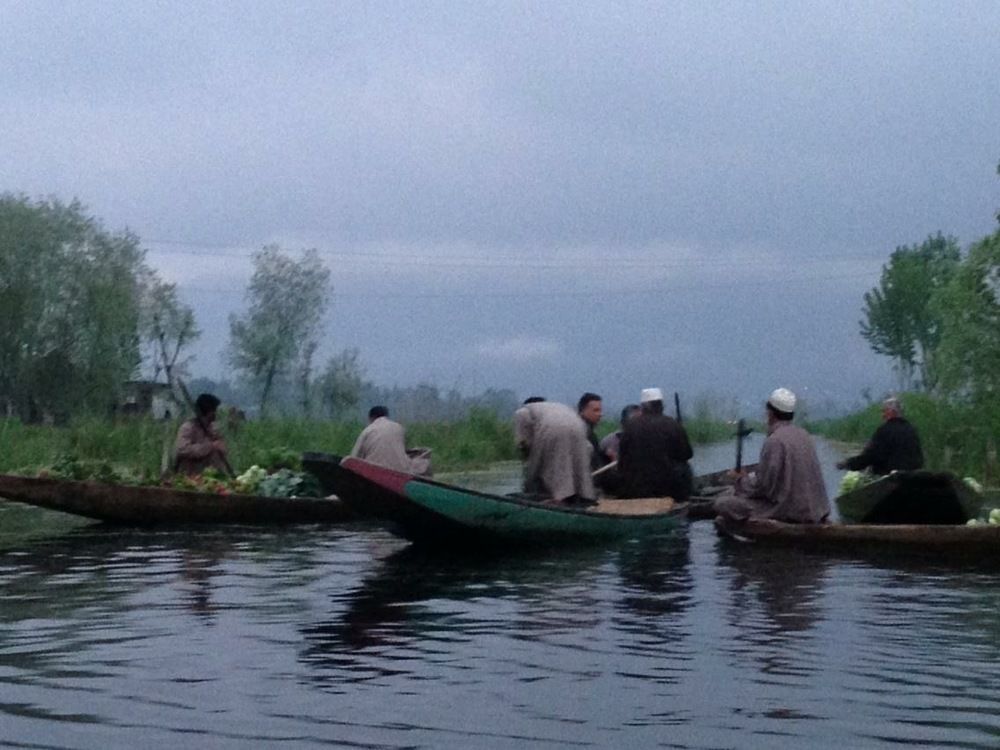 Отель Houseboat Lily Of Nageen Сринагар Экстерьер фото